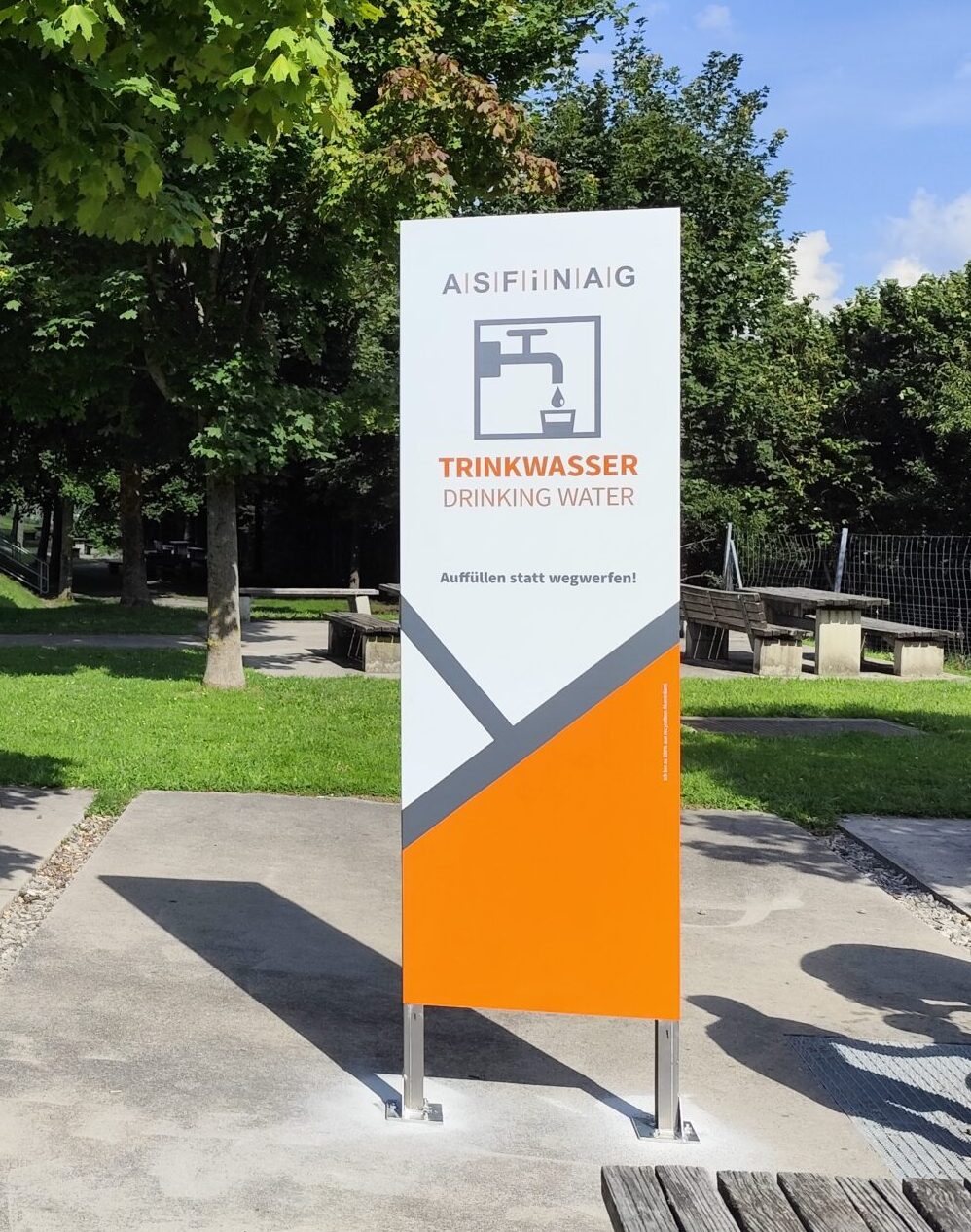 Totem útbaigazító tábla kültérre